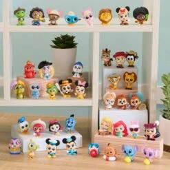 Disney Doorables Let's Go! Figure Pack -Disney GUEST 2489a2a3 bf6a 43ef 9623 14961f0886db